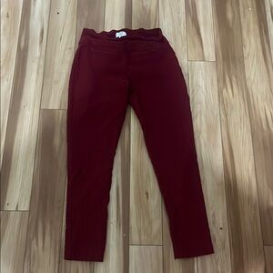 Crown & Ivy maroon Leggings with Sleek Design